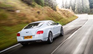 Превью обои bentley, continental, gt, белый, авто, движение, вид сзади