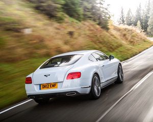 Превью обои bentley, continental, gt, белый, авто, движение, вид сзади