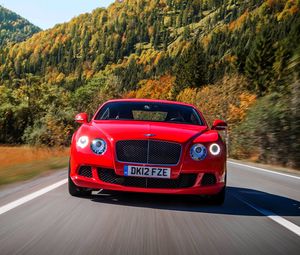 Превью обои bentley, continental, gt, красный, вид спереди, движение, скорость, дорога