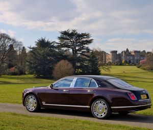 Превью обои bentley, вид сбоку, трава