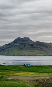 Превью обои берег, дом, море, гора, природа