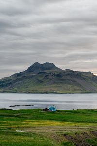 Превью обои берег, дом, море, гора, природа