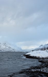 Превью обои берег, горы, снег, вода, пейзаж