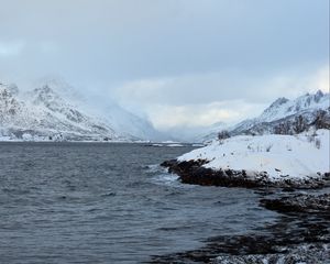 Превью обои берег, горы, снег, вода, пейзаж