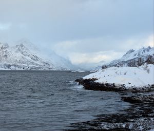 Превью обои берег, горы, снег, вода, пейзаж