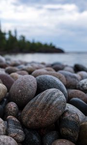 Превью обои берег, камни, галька, море, вода