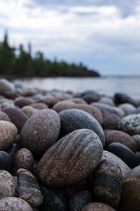 Превью обои берег, камни, галька, море, вода