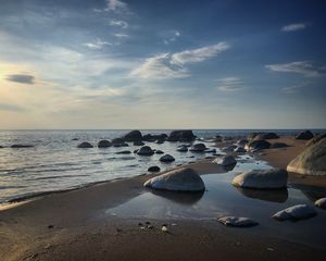 Превью обои берег, камни, море, горизонт, небо, синий