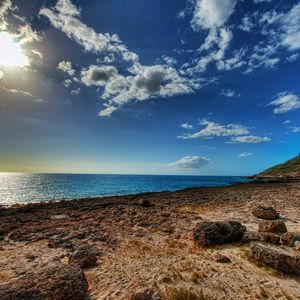 Превью обои берег, камни, песчаный, облака, небо, солнце