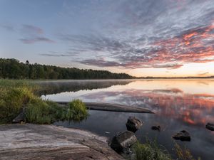 Превью обои берег, камни, река, отражение, деревья, природа