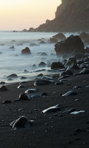 Превью обои берег, камни, скала, море, пейзаж, сумерки