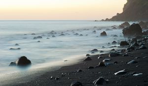 Превью обои берег, камни, скала, море, пейзаж, сумерки