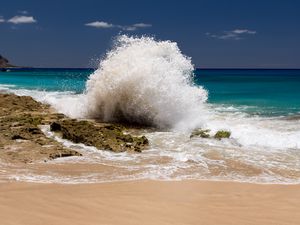 Превью обои берег, море, брызги, волна, природа