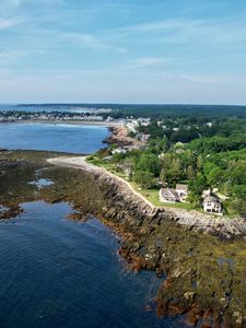 Превью обои берег, море, дома, деревья, природа