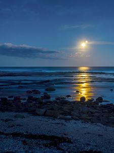 Превью обои берег, море, камни, закат, солнце, затмение