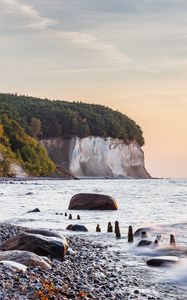 Превью обои берег, море, камни, скала, деревья