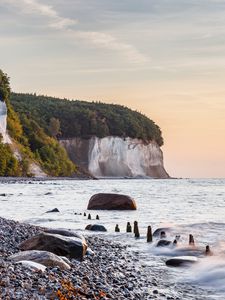 Превью обои берег, море, камни, скала, деревья