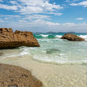 Превью обои берег, море, вода, камни, пейзаж