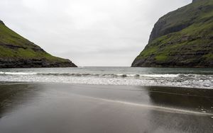 Превью обои берег, море, вода, скалы, пейзаж