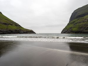 Превью обои берег, море, вода, скалы, пейзаж