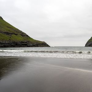 Превью обои берег, море, вода, скалы, пейзаж