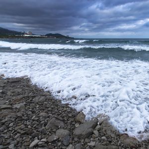 Превью обои берег, море, волны, горизонт, серферы, пейзаж