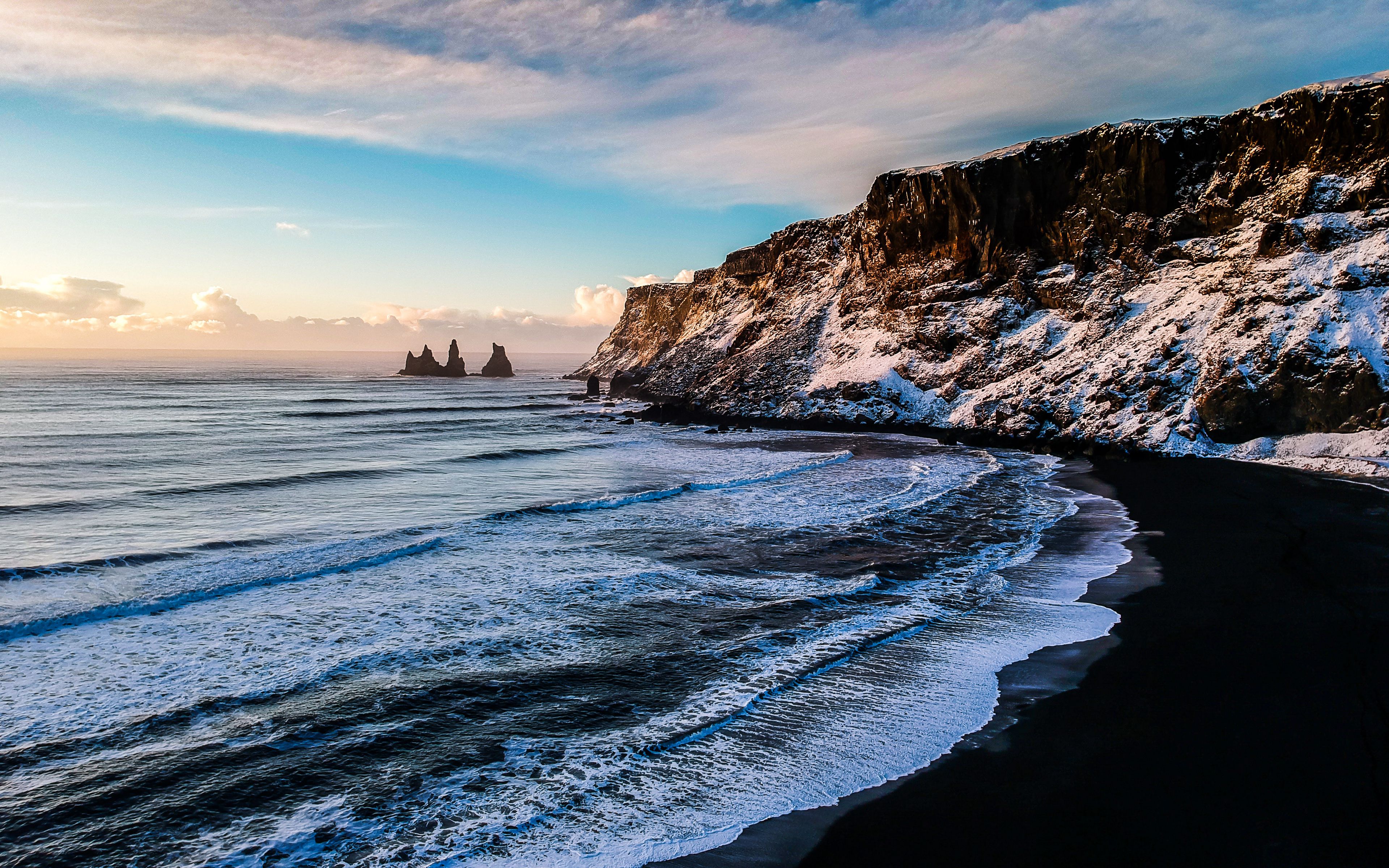 The coast of the waves. Исландия Атлантический океан. Побережье. Море. Исландия море.