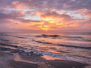 Превью обои берег, море, волны, горизонт, рассвет