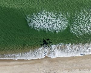 Превью обои берег, море, волны, пена, пляж, вид сверху