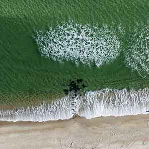 Превью обои берег, море, волны, пена, пляж, вид сверху