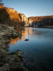 Превью обои берег, озеро, скалы, пейзаж, природа