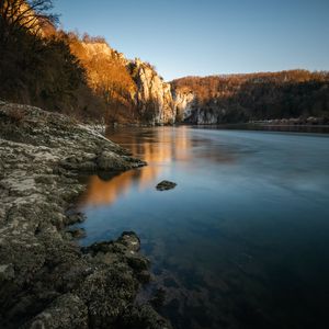 Превью обои берег, озеро, скалы, пейзаж, природа