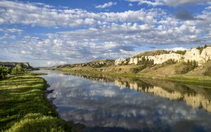 Превью обои берег, река, отражение, облака, пейзаж