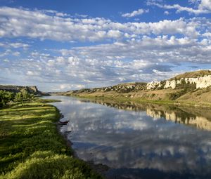 Превью обои берег, река, отражение, облака, пейзаж