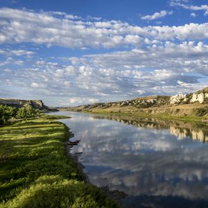 Превью обои берег, река, отражение, облака, пейзаж