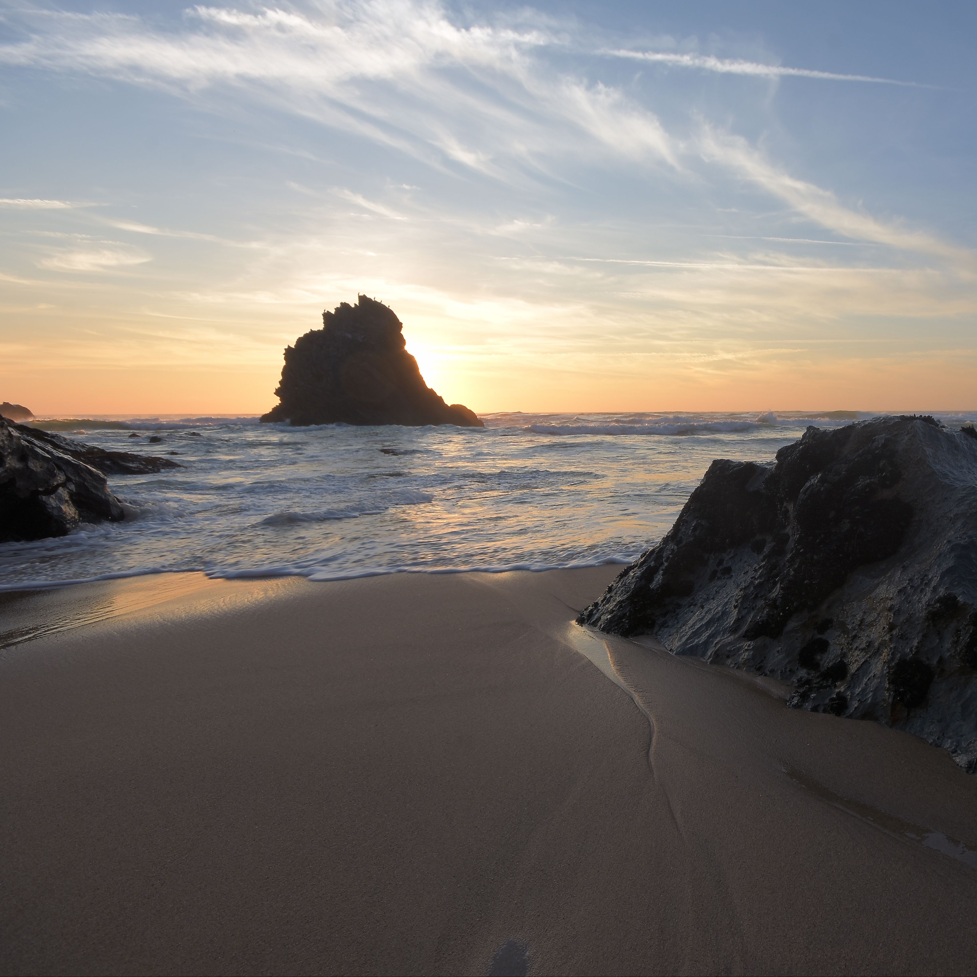 Best coast. Море скалы.