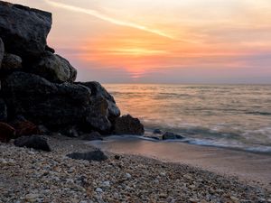 Превью обои берег, скалы, море, вода, волны, закат