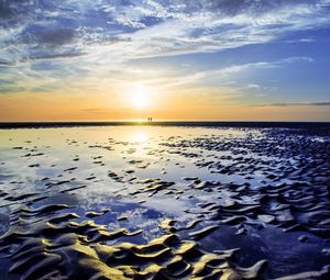 Превью обои берег, вода, песок, рельеф, силуэты