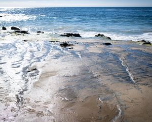 Превью обои берег, волны, камни, море, горизонт, природа