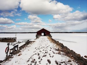 Превью обои беседка, пирс, следы, снег, зима