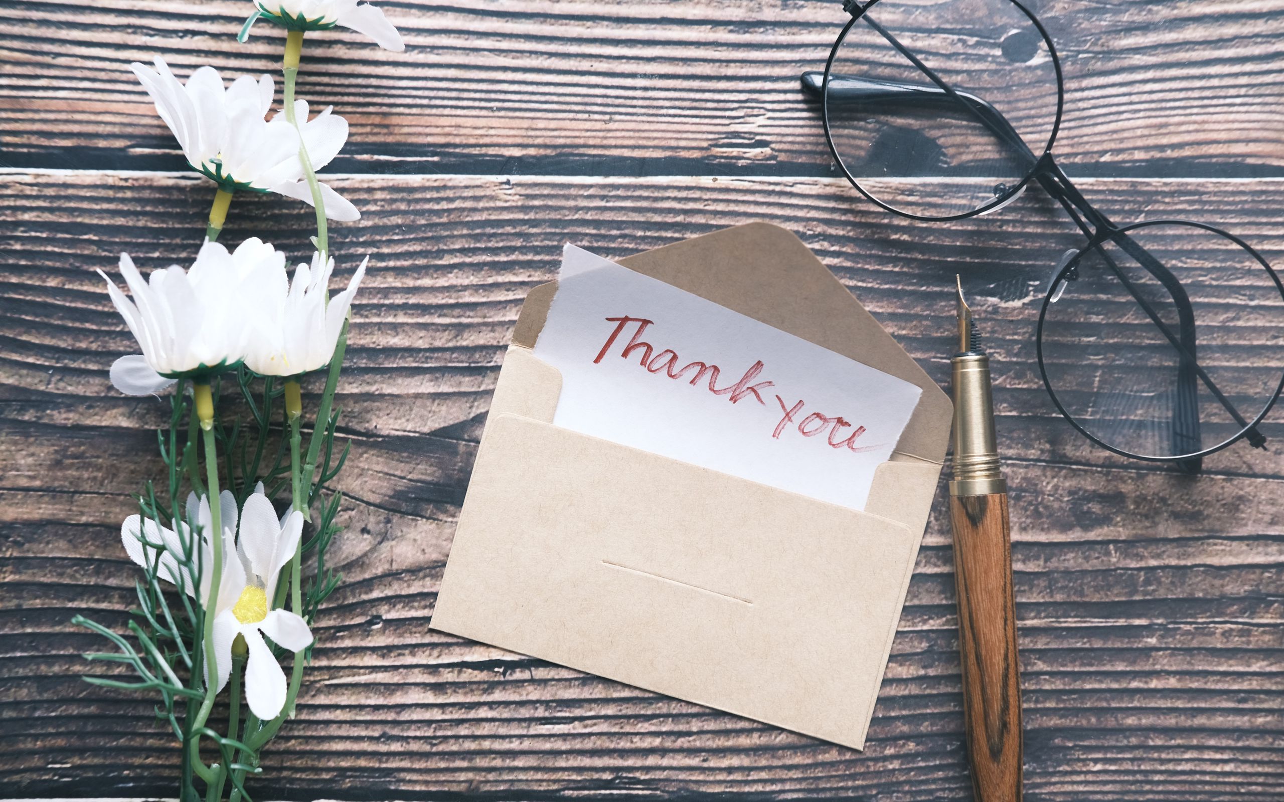Важный бумажный. Тонкий намёк на благодарность. Gratitude.