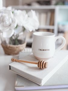 Превью обои благодарность, слово, чашка, белый