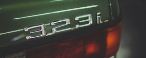 Превью обои bmw 323i, машина, зеленый, фара, номер
