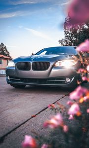 Превью обои bmw 535, bmw, машина, серый, вид спереди