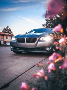 Превью обои bmw 535, bmw, машина, серый, вид спереди