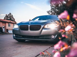 Превью обои bmw 535, bmw, машина, серый, вид спереди