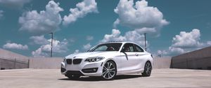 Превью обои bmw 5 series, bmw 5, bmw, белый, вид сбоку, облака