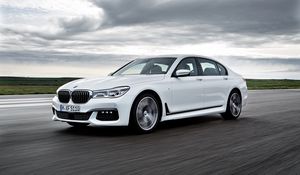 Превью обои bmw, 750li, белый, вид сбоку