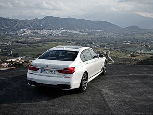 Превью обои bmw, 750li, xdrive, белый, вид сзади