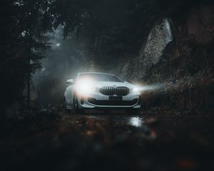 Превью обои bmw, автомобиль, белый, свет, вид спереди